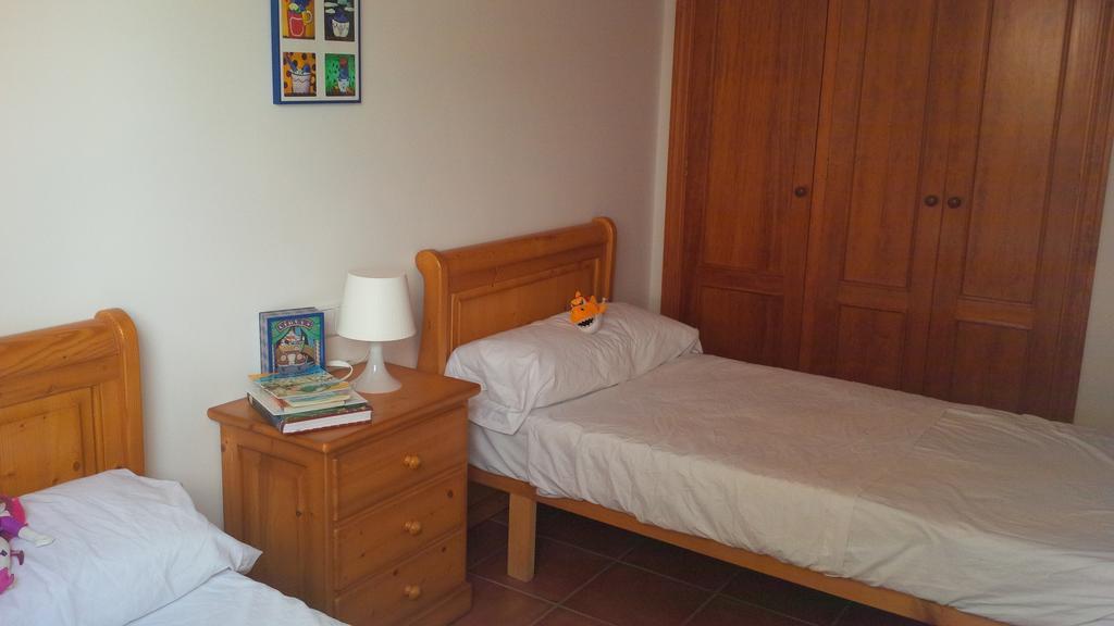 Villa Violeta Cala'N Blanes  Szoba fotó